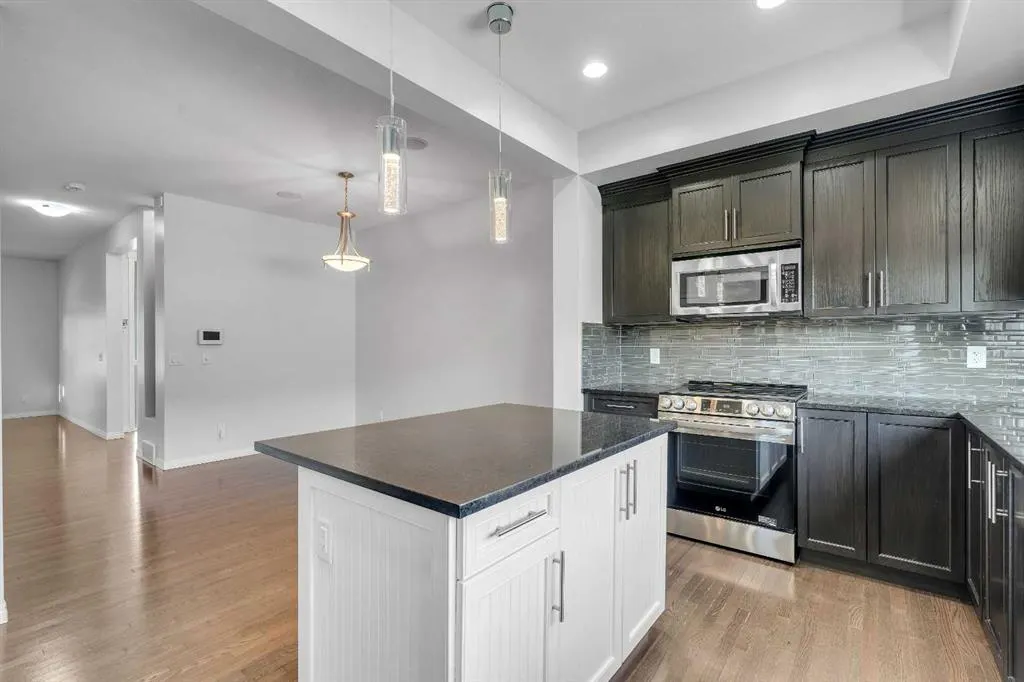 83 Copperpond Square SE