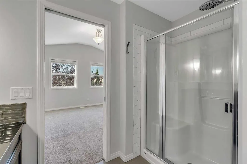 83 Copperpond Square SE