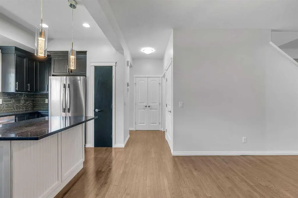 83 Copperpond Square SE