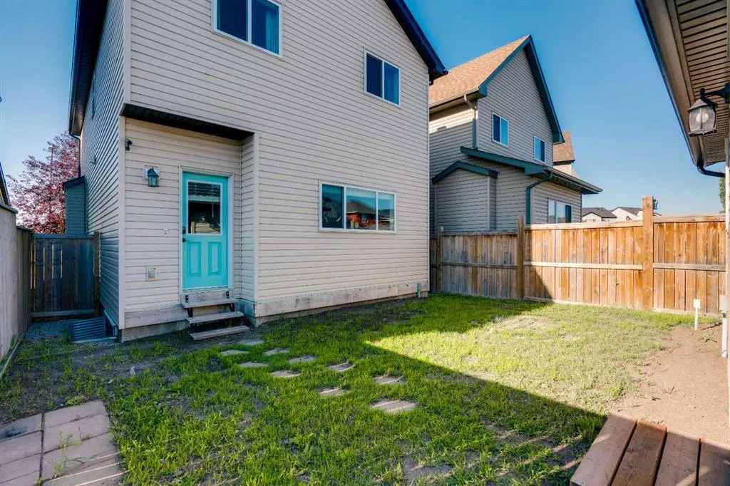 83 Copperpond Square SE