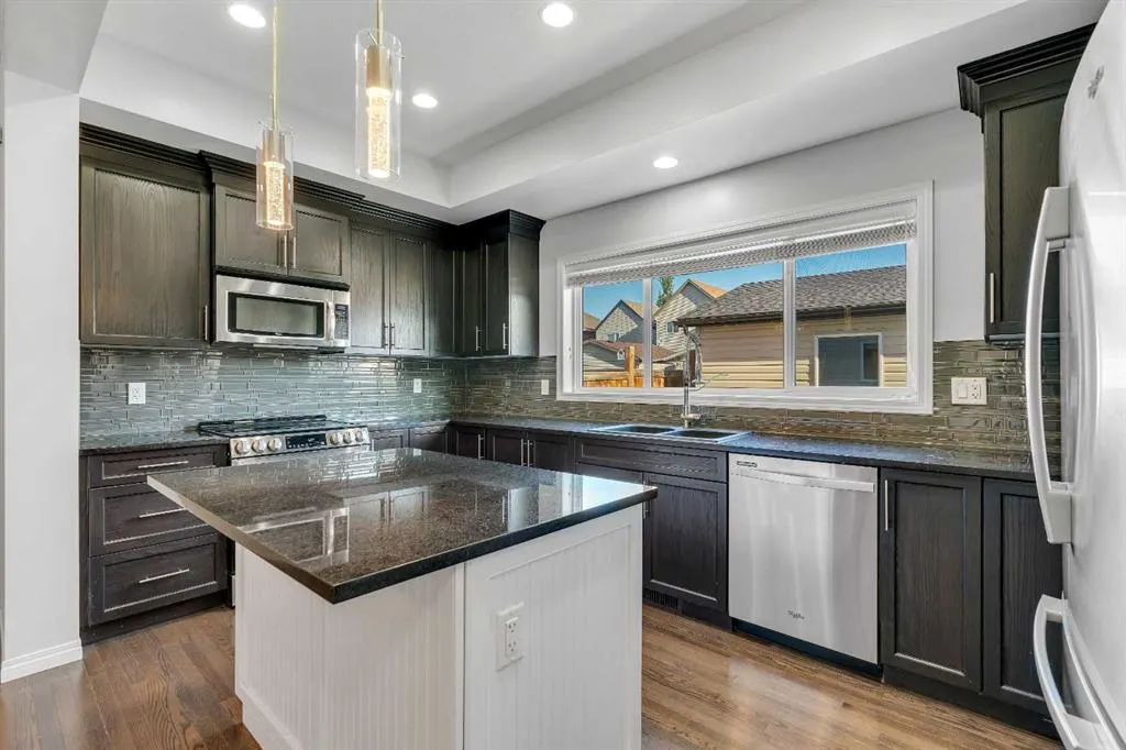 83 Copperpond Square SE