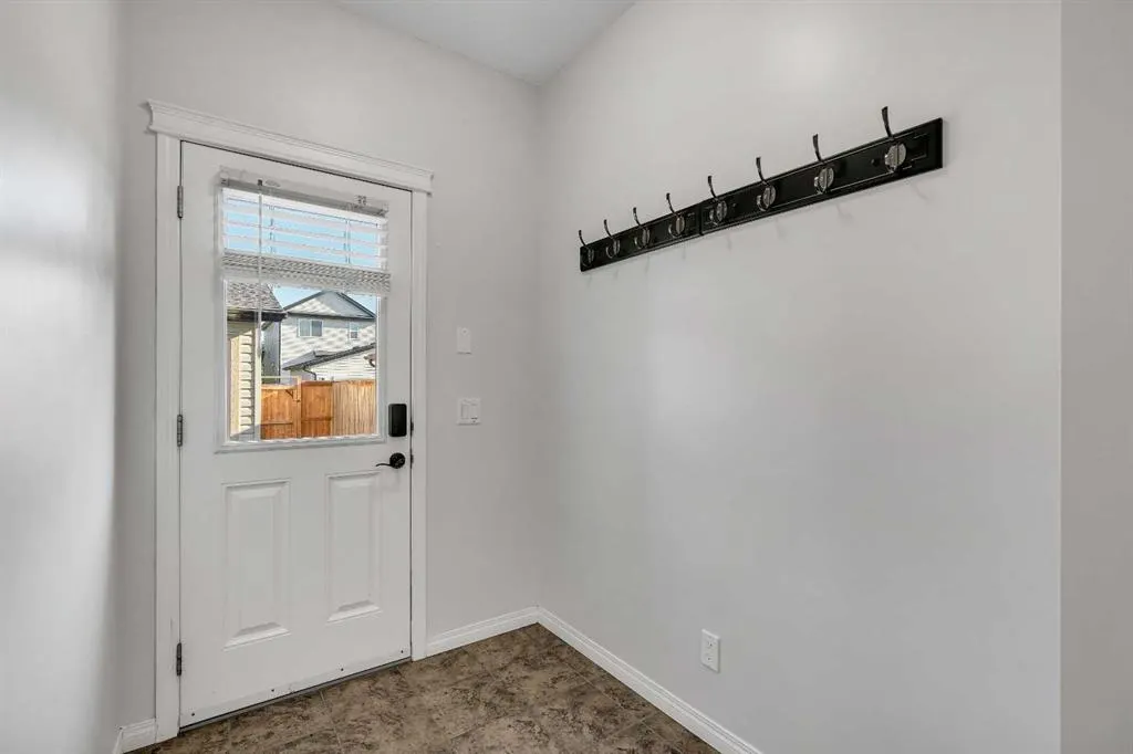 83 Copperpond Square SE