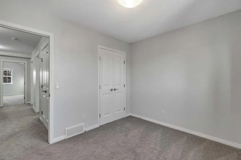 83 Copperpond Square SE