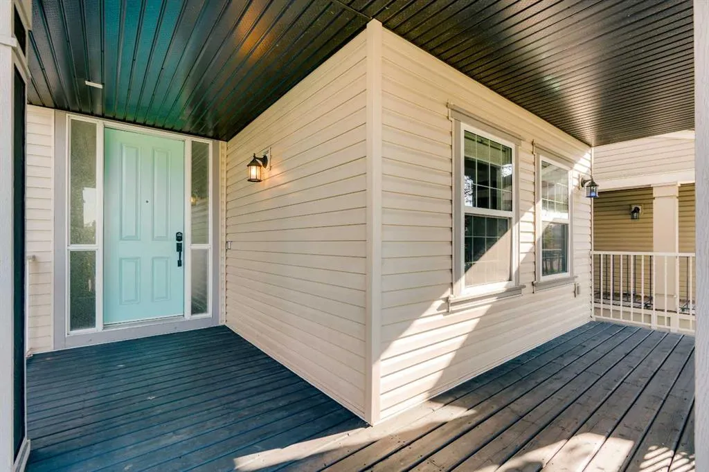 83 Copperpond Square SE