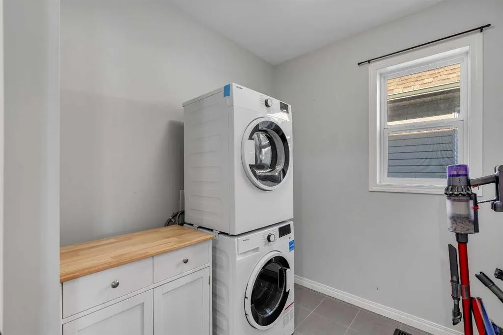 83 Copperpond Square SE