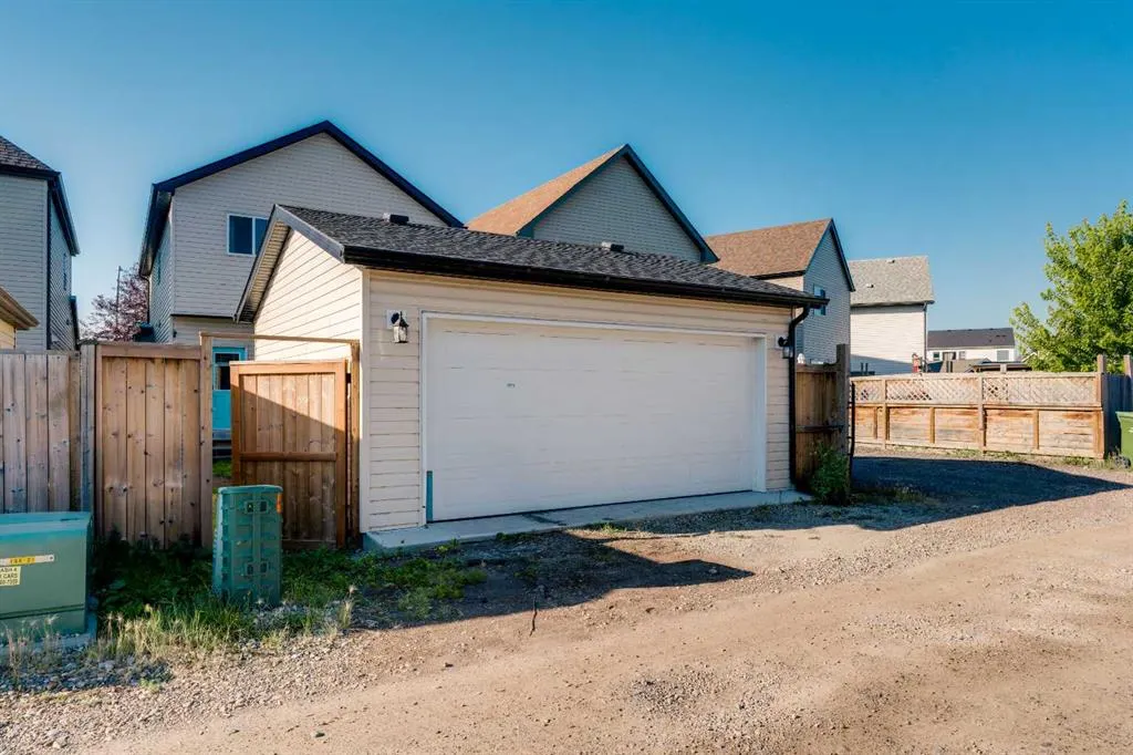 83 Copperpond Square SE