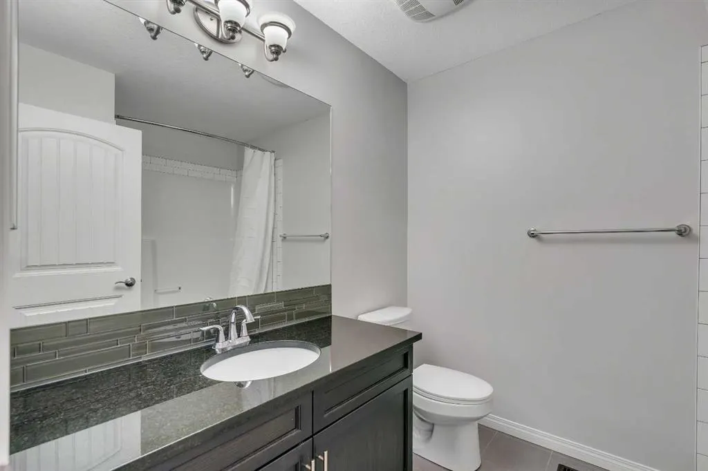 83 Copperpond Square SE