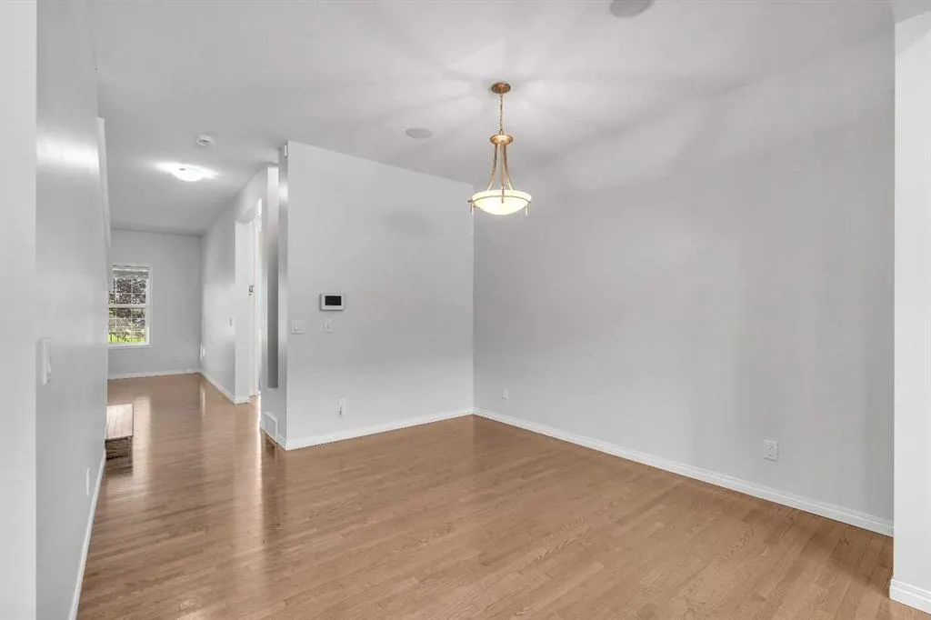 83 Copperpond Square SE