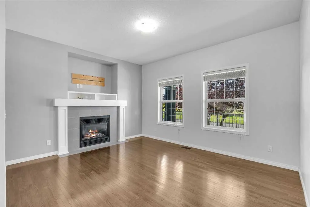83 Copperpond Square SE