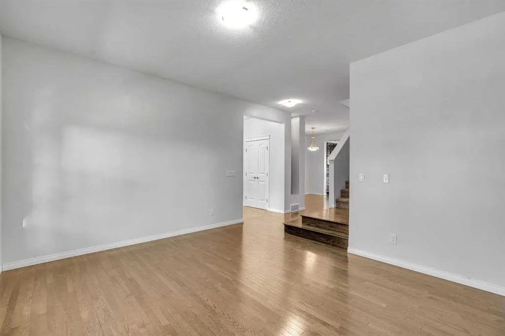 83 Copperpond Square SE
