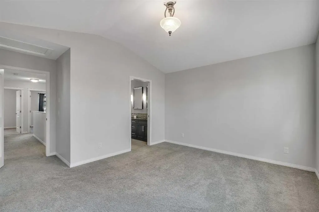 83 Copperpond Square SE