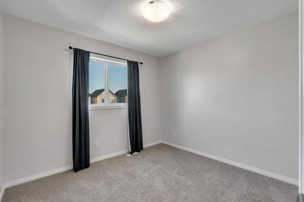 83 Copperpond Square SE