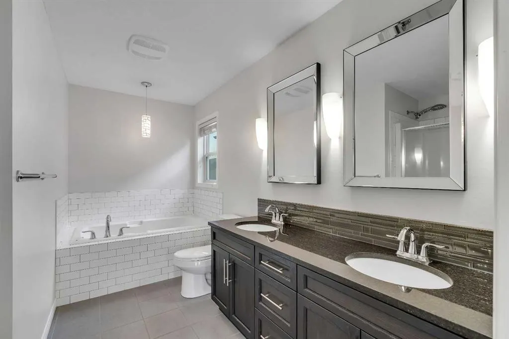 83 Copperpond Square SE