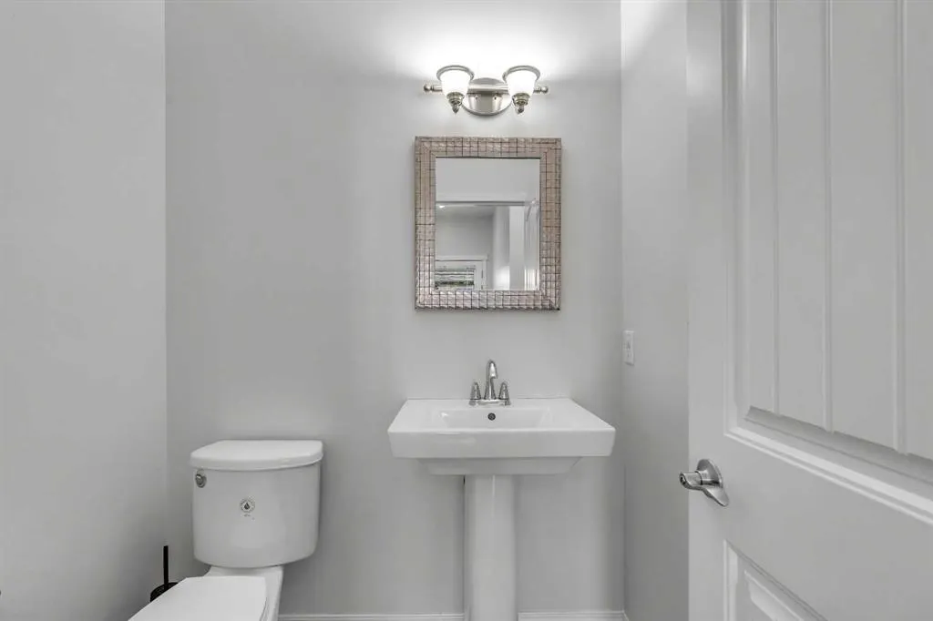83 Copperpond Square SE