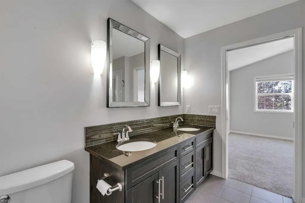 83 Copperpond Square SE