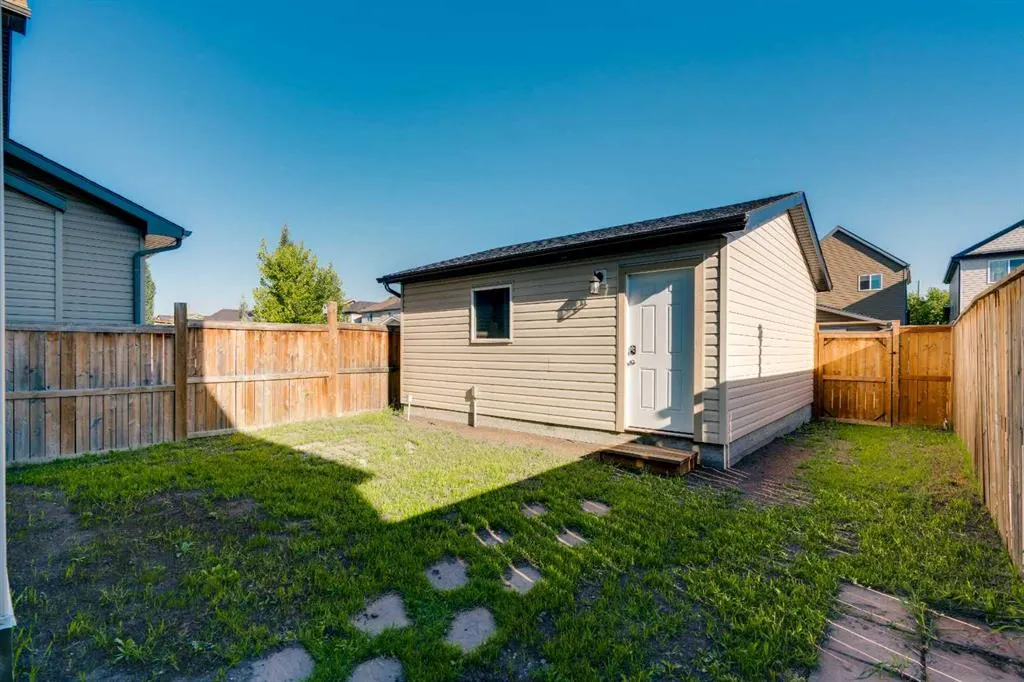 83 Copperpond Square SE