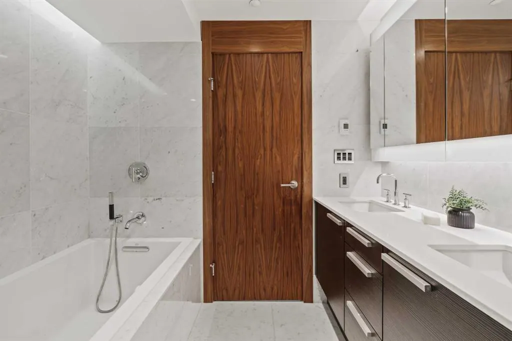 738 1 Avenue SW, #802