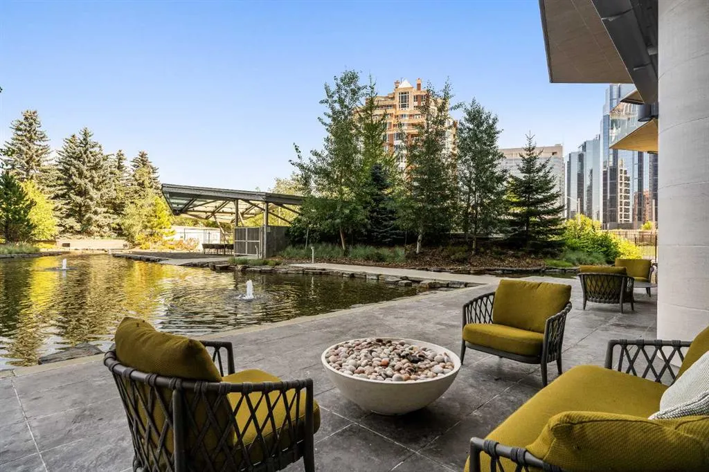 738 1 Avenue SW, #802