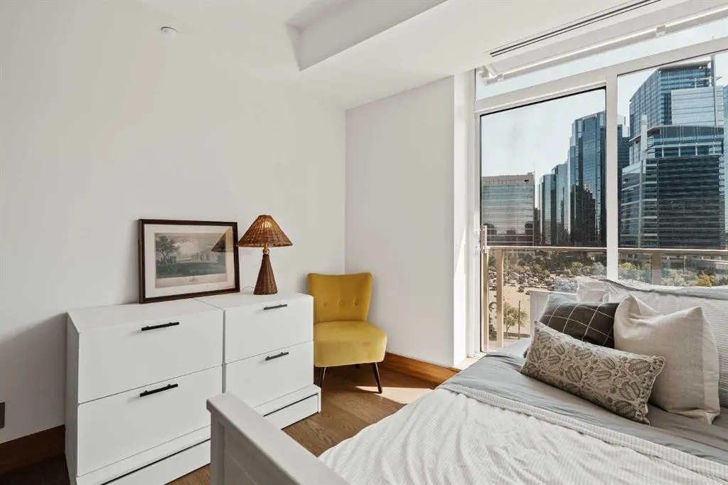 738 1 Avenue SW, #802