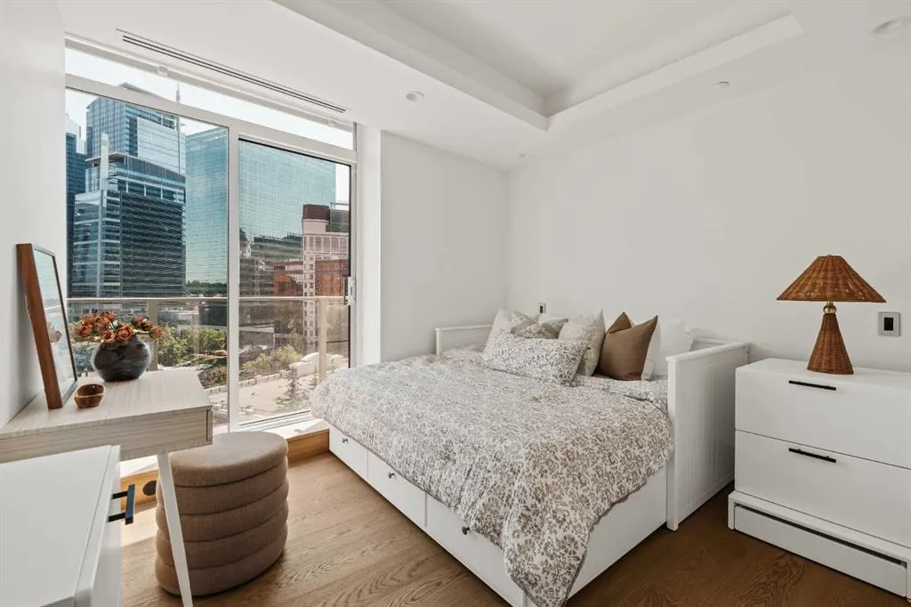 738 1 Avenue SW, #802
