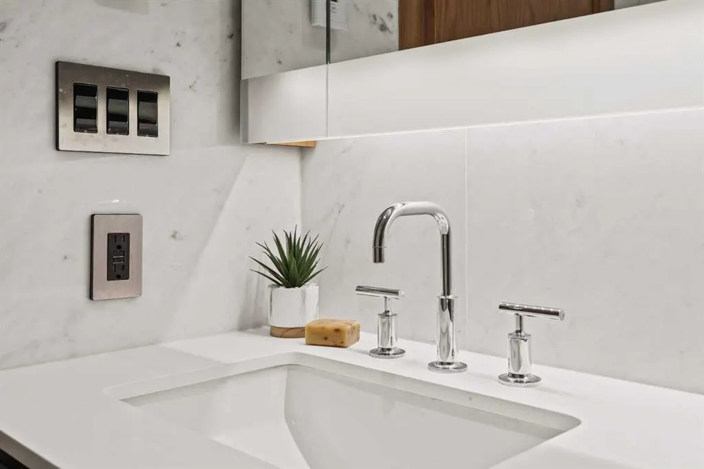 738 1 Avenue SW, #802