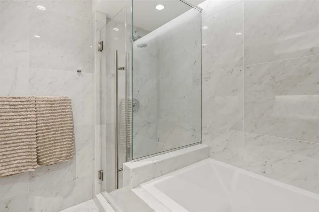738 1 Avenue SW, #802