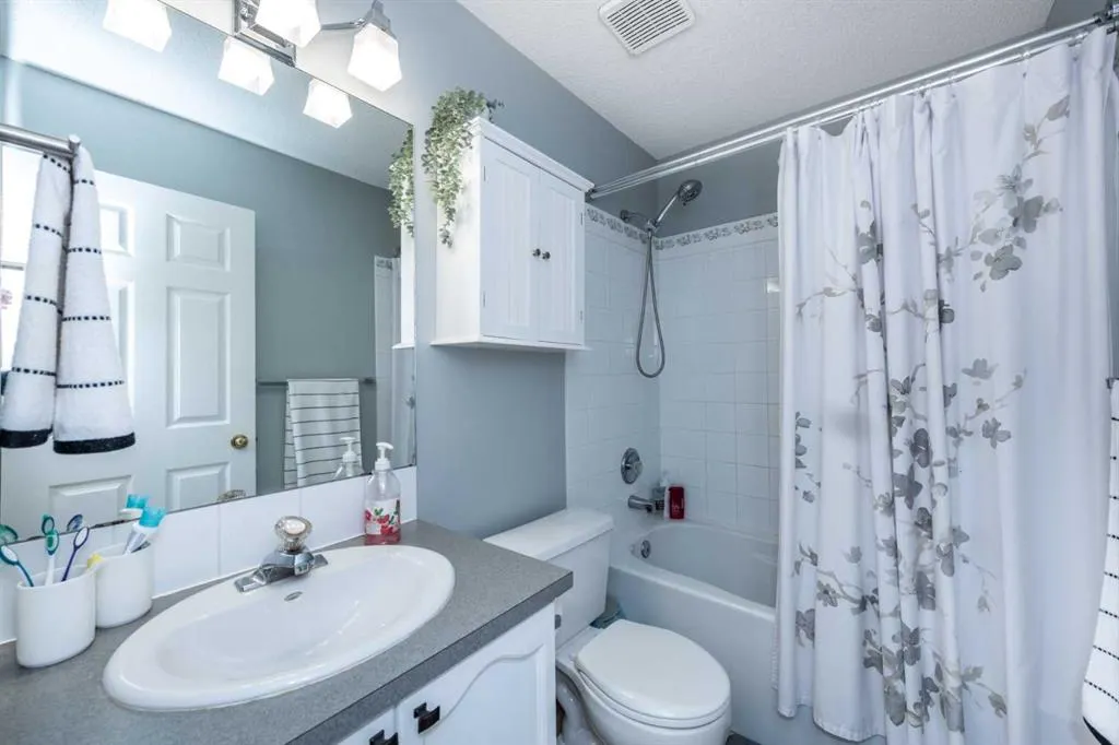 231 Harvest Gold Place NE