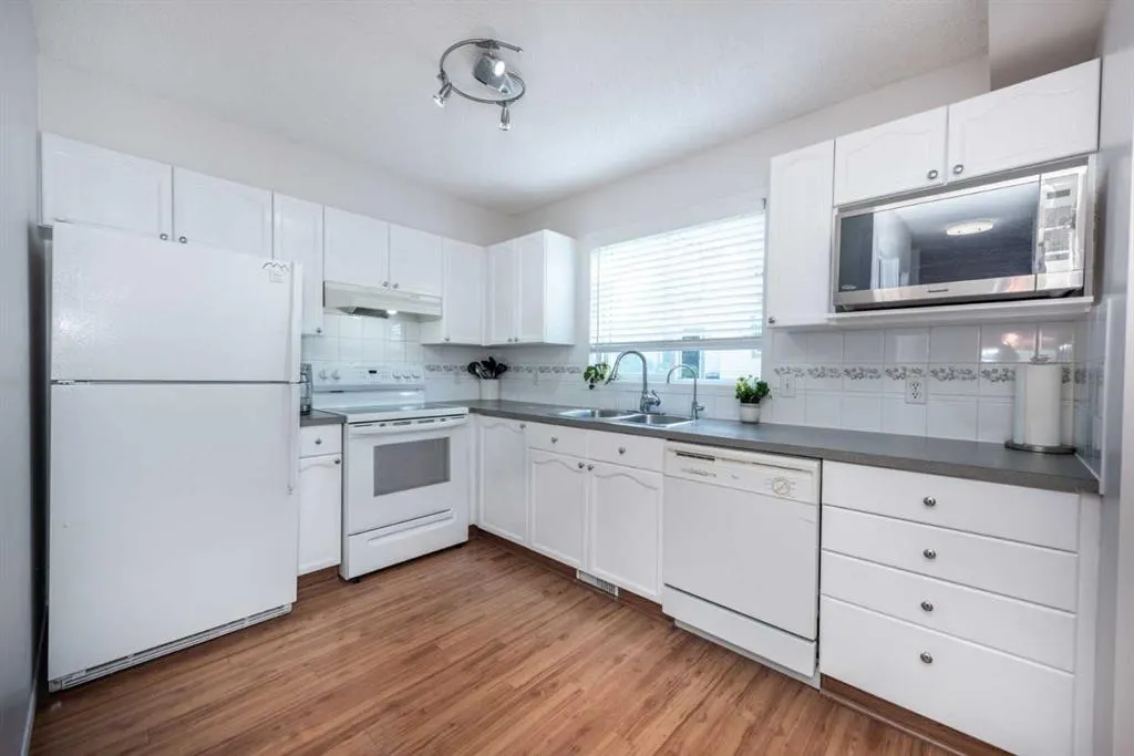 231 Harvest Gold Place NE