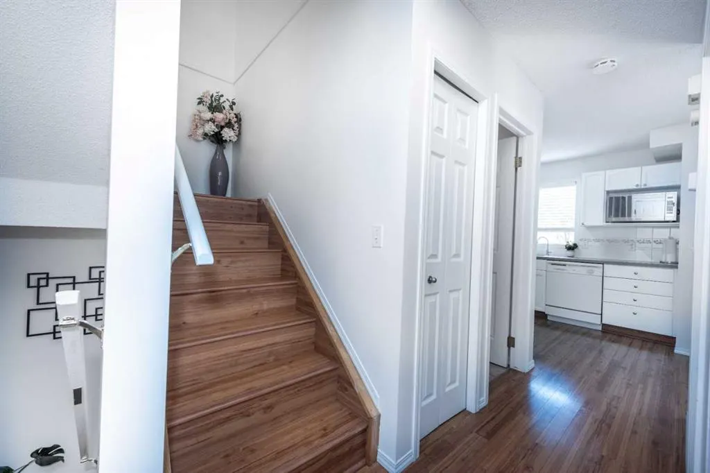 231 Harvest Gold Place NE