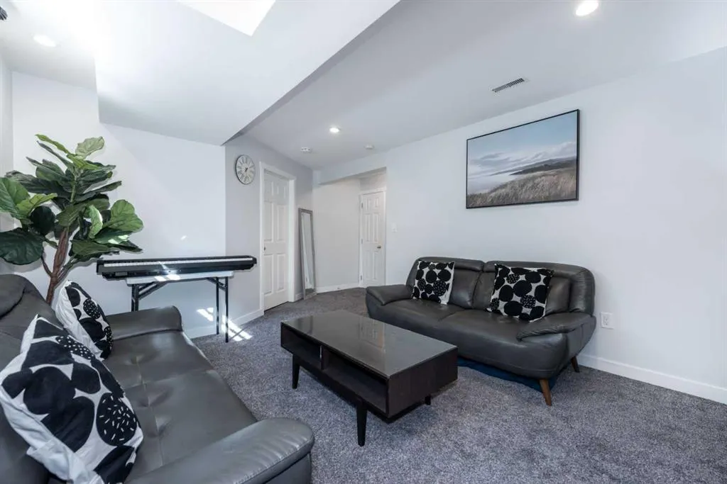 231 Harvest Gold Place NE