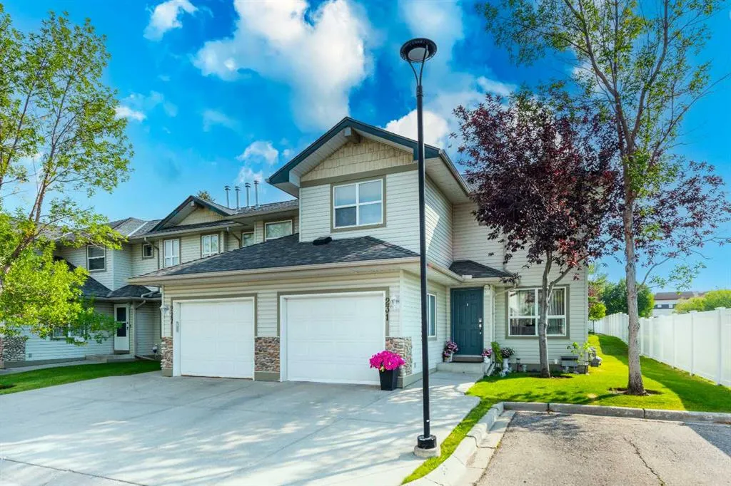 231 Harvest Gold Place NE