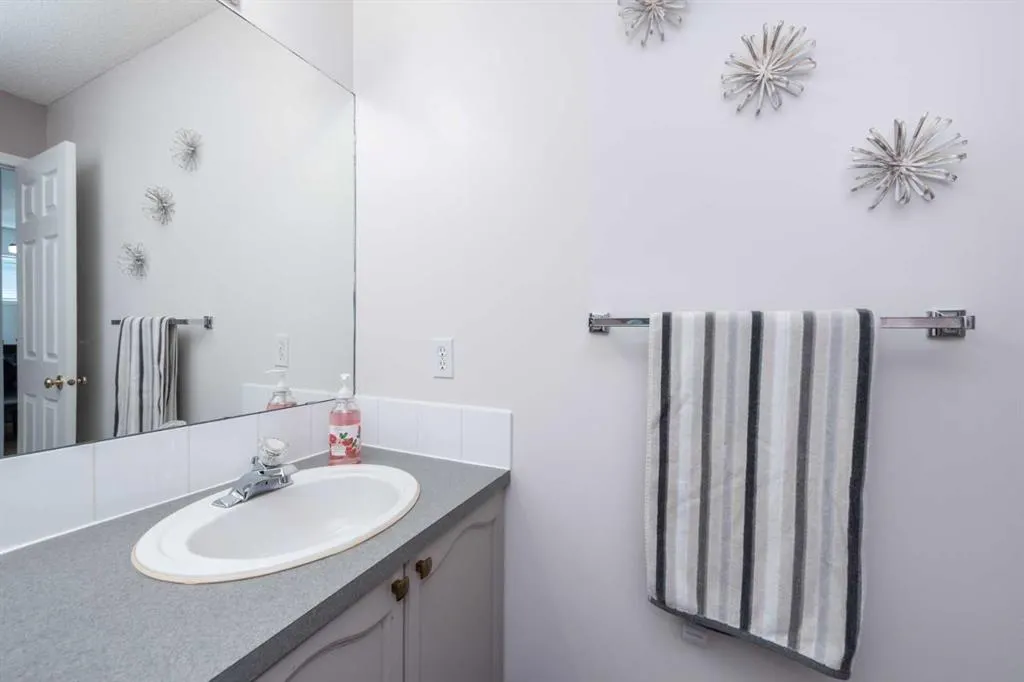 231 Harvest Gold Place NE