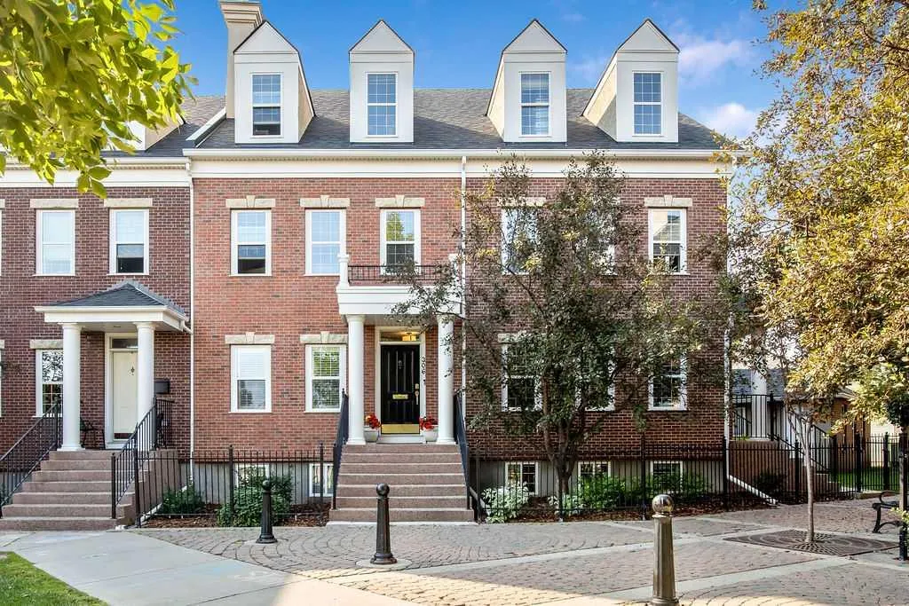 306 Garrison Square SW