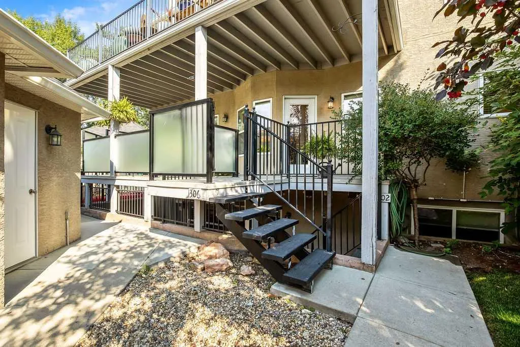 306 Garrison Square SW