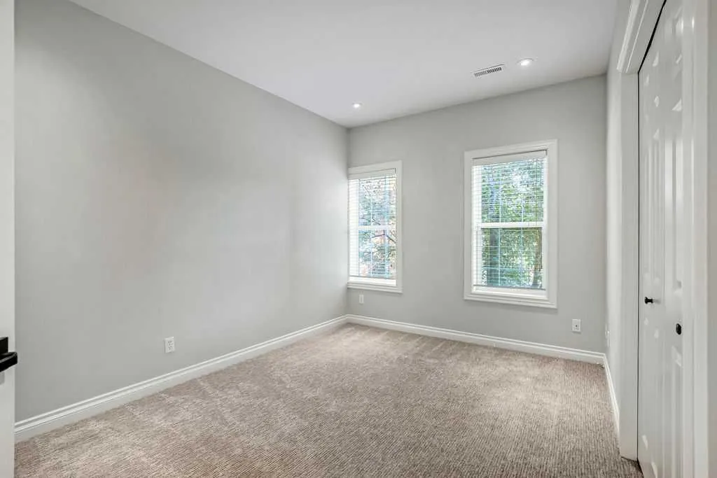 306 Garrison Square SW