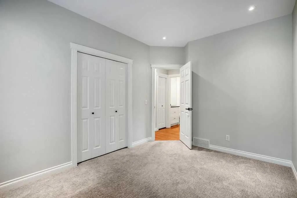 306 Garrison Square SW