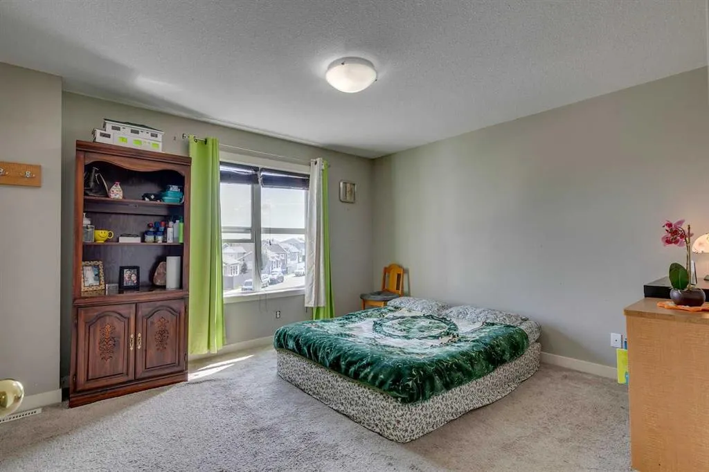 43 Sunrise Crescent NE
