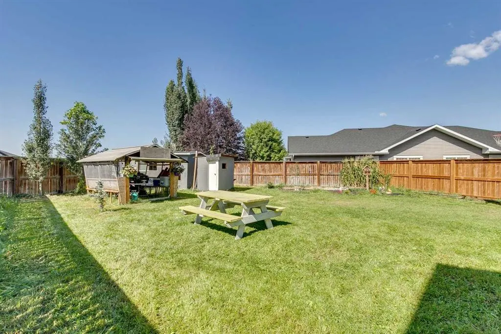 43 Sunrise Crescent NE
