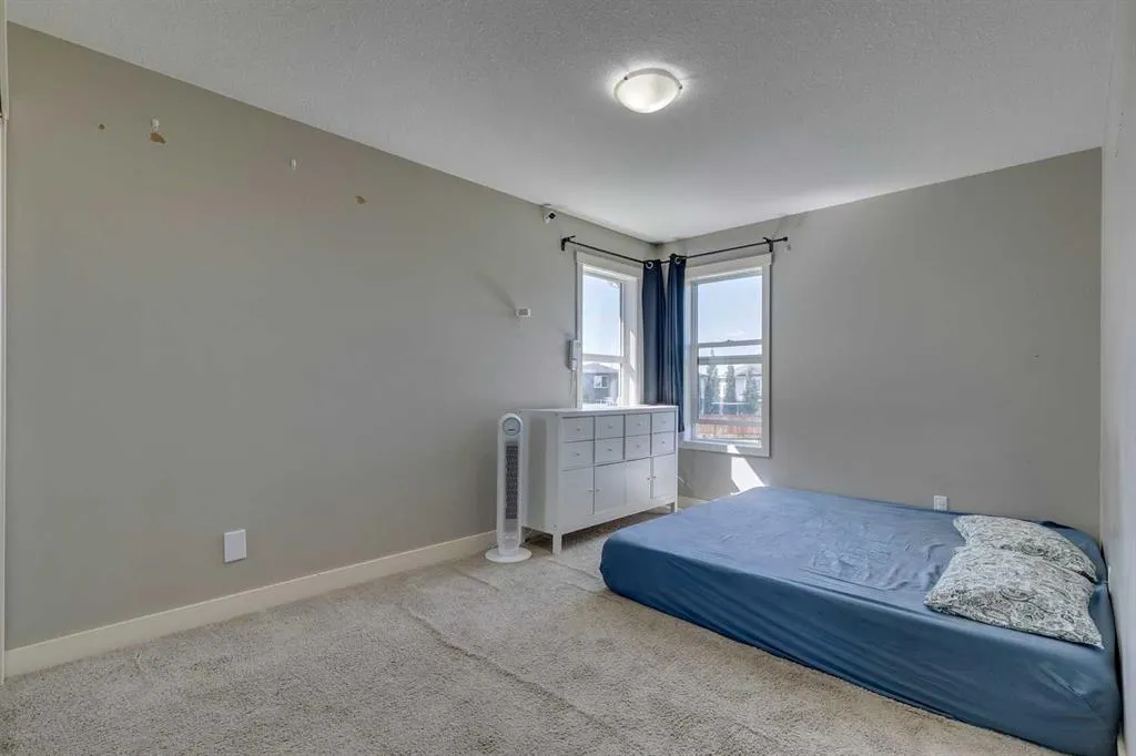 43 Sunrise Crescent NE