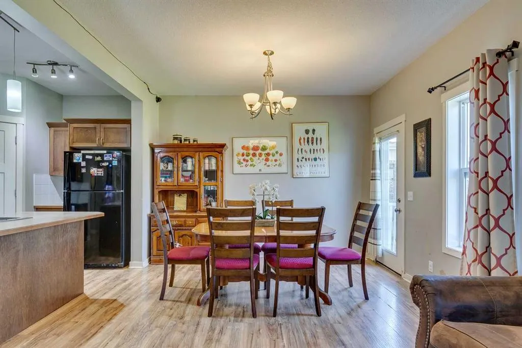 43 Sunrise Crescent NE
