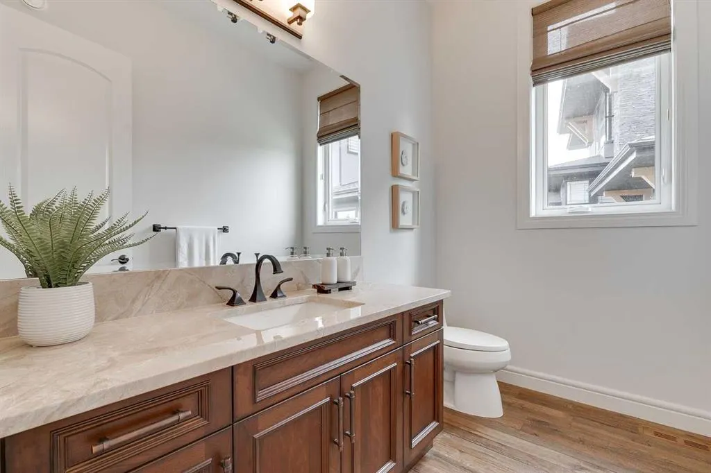 140 Cranbrook View SE