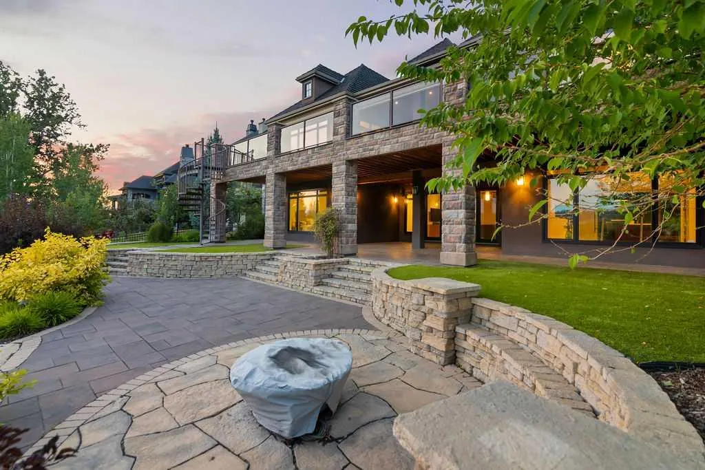 140 Cranbrook View SE