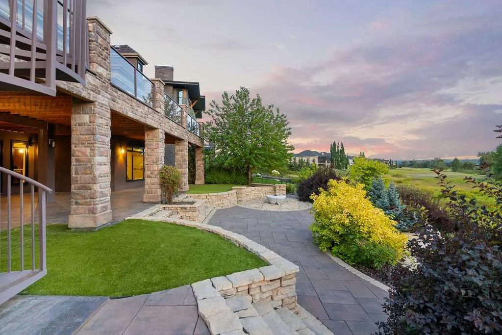 140 Cranbrook View SE