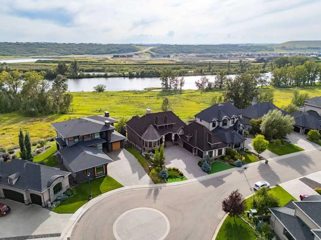 140 Cranbrook View SE