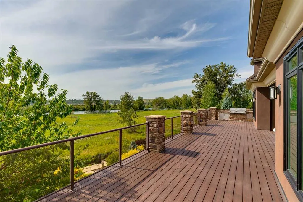 140 Cranbrook View SE
