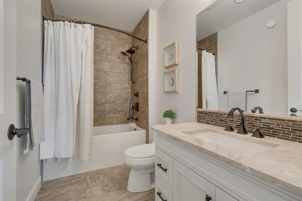 140 Cranbrook View SE