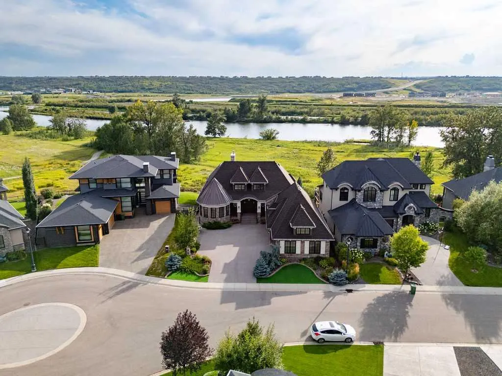 140 Cranbrook View SE