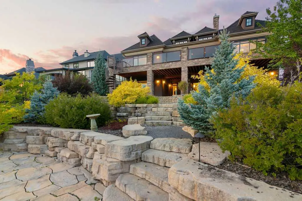 140 Cranbrook View SE