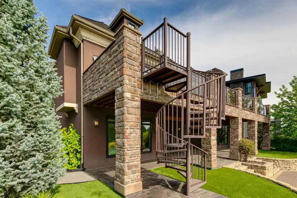 140 Cranbrook View SE