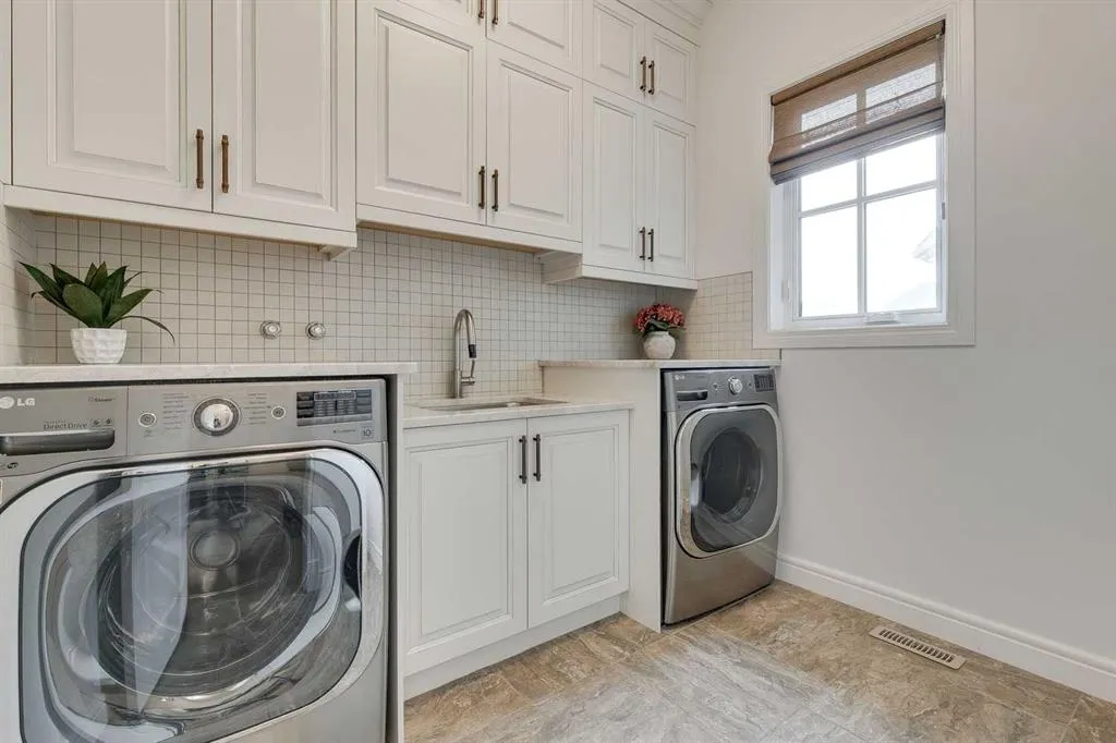 140 Cranbrook View SE
